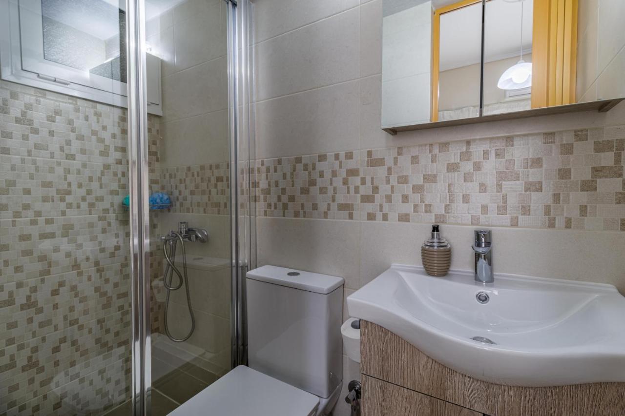 Couples Retreat, Fully Equipped Studio/ Loutraki Beach Apartment Ngoại thất bức ảnh