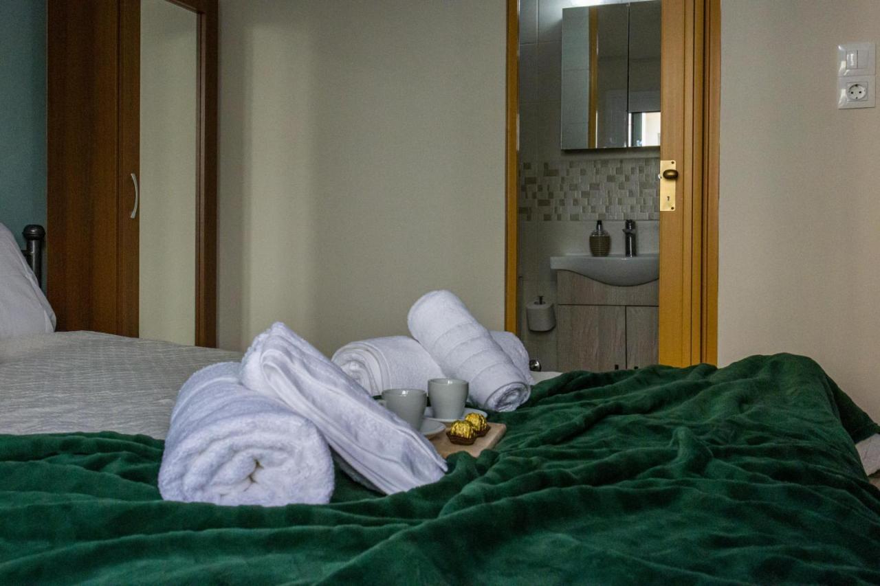 Couples Retreat, Fully Equipped Studio/ Loutraki Beach Apartment Ngoại thất bức ảnh