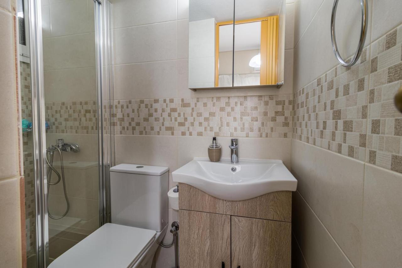 Couples Retreat, Fully Equipped Studio/ Loutraki Beach Apartment Ngoại thất bức ảnh