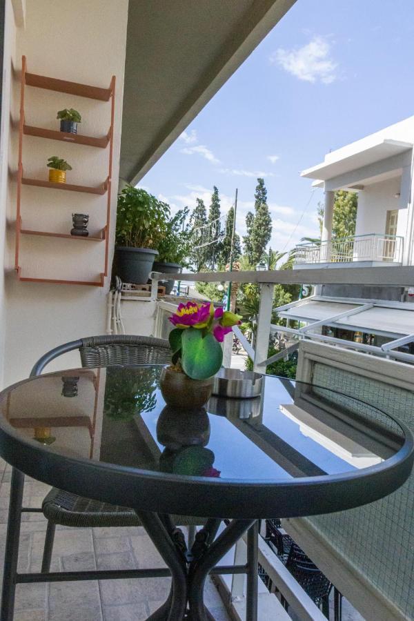 Couples Retreat, Fully Equipped Studio/ Loutraki Beach Apartment Ngoại thất bức ảnh