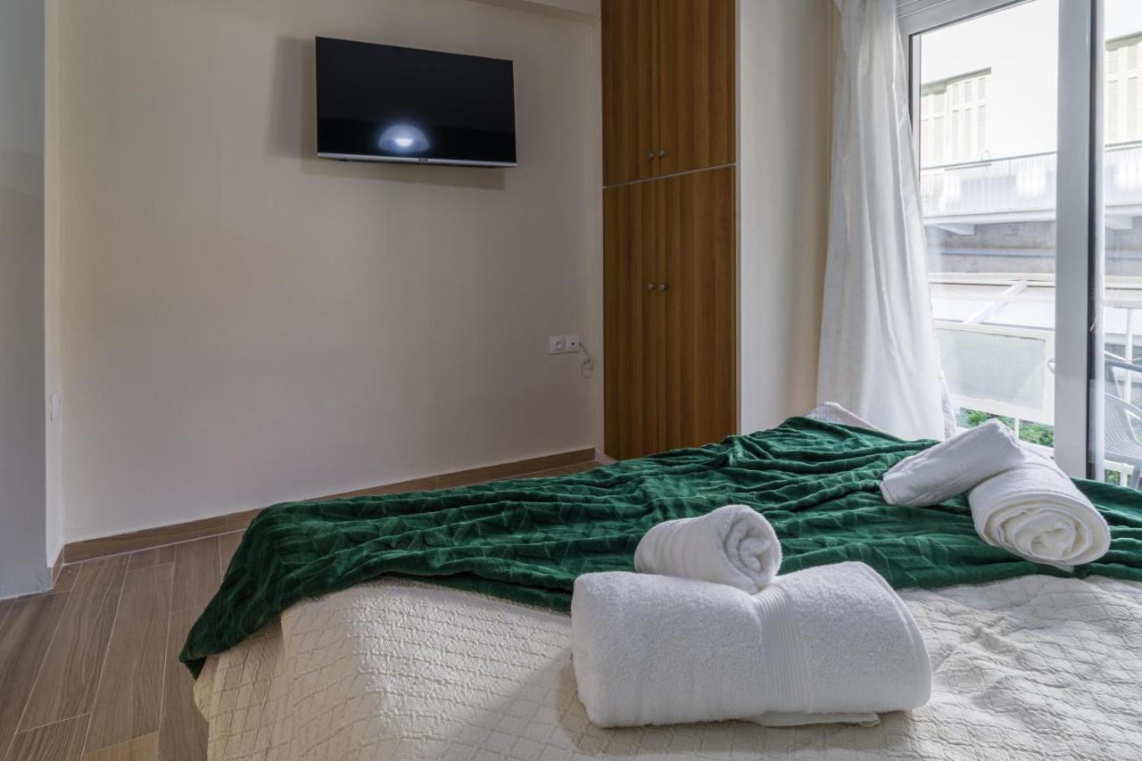 Couples Retreat, Fully Equipped Studio/ Loutraki Beach Apartment Ngoại thất bức ảnh